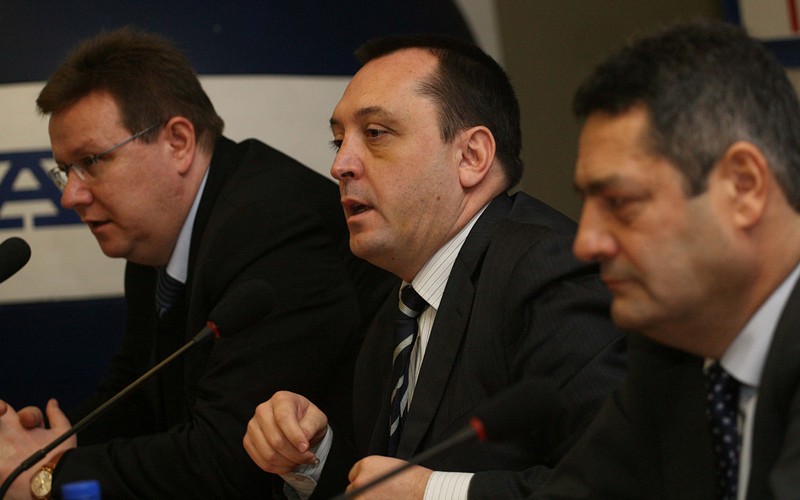 Николай Велков (в средата) по време на пресконференцията преди ареста му. Снимка: БГНЕС
