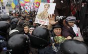 Привърженици на Тимошенко щурмуваха съда докато гледа жалбата срещу присъдата й
