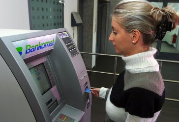 Банките да премахнат таксите за преводи по сметки на държавни структури