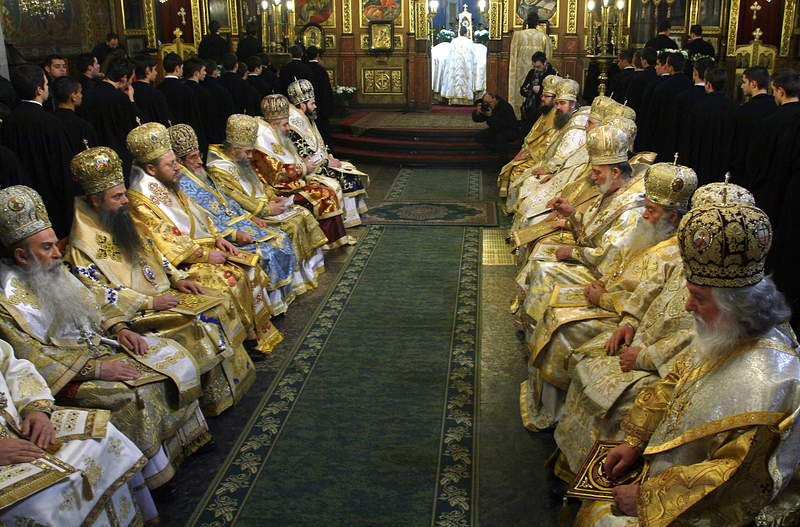Светият синод в черквата "Св.Неделя" на литургия за св. Максим, БГНЕС
