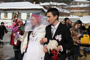 Невръстни ергени вдигнаха сватба във великотърновското село Присово
