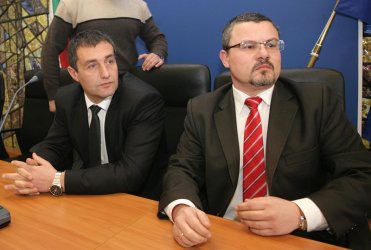 Министър Свилен Нейков и новият управител на "Арена Армеец" Ивайло Георгиев, Сн:БГНЕС