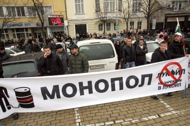 Недоволните от скъпите горива се заканиха да продължат с протестите, сн. БГНЕС