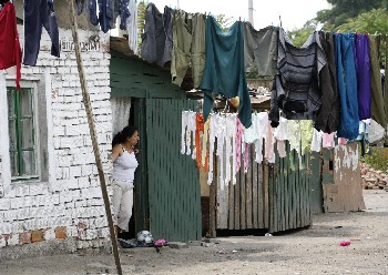 Бургас скочи срещу жилища за ромите с европари