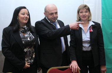 Томислав Дончев и колежките му Лиляна Павлова и Нона Караджова се включиха в общото събрание на общините сн.БГНЕС