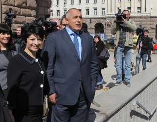 Десислава Атанасова и Бойко Борисов на излизане от президентството, сн. БГНЕС