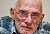 80-годишният унгарски писател Акош Кертес поиска политическо убежище в Канада