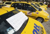 Таксиметрови шофьори протестираха, за да може да карат по-стари коли