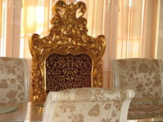 Златният трон на цар Киро се продава на търг
