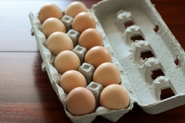 Яйцата стопиха още една стотинка от цената си