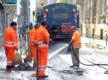 Столичната община започва пролетното миене на улици