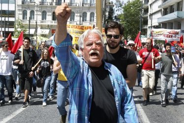 Гърците се възползваха от 1 май, за да протестират отново срещу бюджетните икономии, сн. БГНЕС