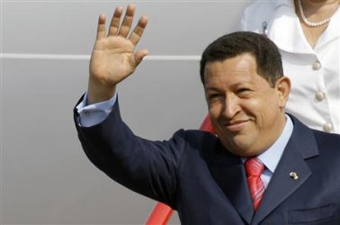Чавес се върна във Венецуела след лъчетерапия и направи заявка за нов мандат