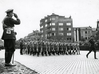 Цар Борис Трети приема военен парад на Гергьовден през 40-те години. Снимка: сайт "Изгубената България"