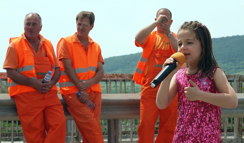 Песни и танци отбелязаха началото на ремонта на Девненския мост, БГНЕС