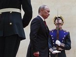 Путин се закле за трети път като президент, докато полицията разгони протестиращи