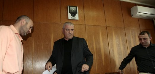 Шефът на сектор "Престъпления срещу личността" Георги Тотков, Ивайло Спиридонов и главният разследващ полицай Петър Василев (отляво надясно). Снимка: БГНЕС