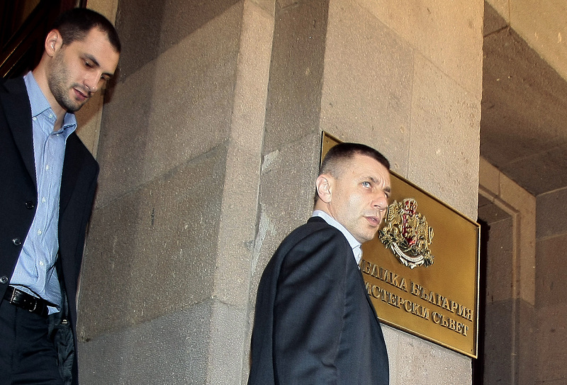 Казийски и Стойчев излизат от Министерския съвет. Снимка: БГНЕС