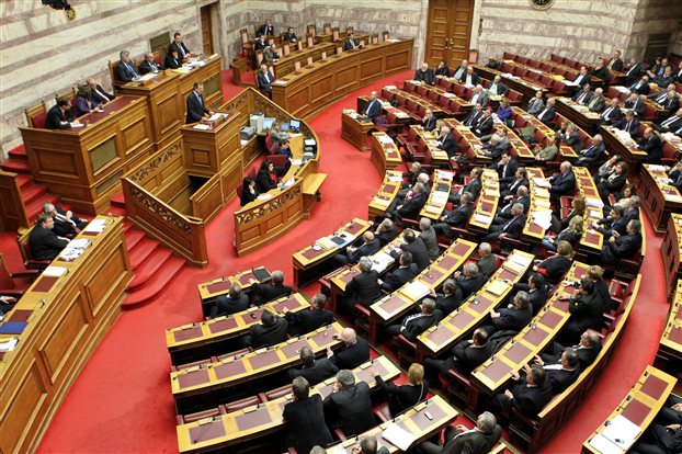 Гръцкият премиер пред парламента в Атина