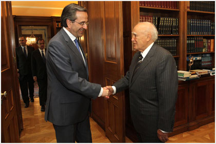 Андонис Самарас и президентът на Гърция Каролос Папуляс