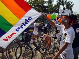 Във Виетнам се проведе първият гей парад