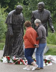 Паметник на Рейгън и Йоан Павел Втори бе открит в Гданск