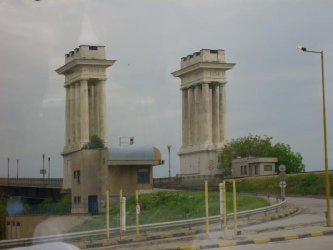 Терористи са били задържани на Дунав мост преди месец