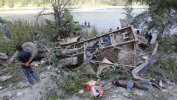 35 убити в автобусна катастрофа в Непал