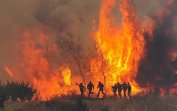 Пожар на полуостров Пелопонес е извън контрол, готви се евакуация