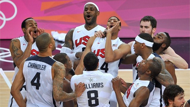 Баскетболният отбор на САЩ ликува след победата във финалния мач