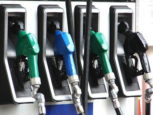Държавата няма много механизми да влие върху цените на горивата