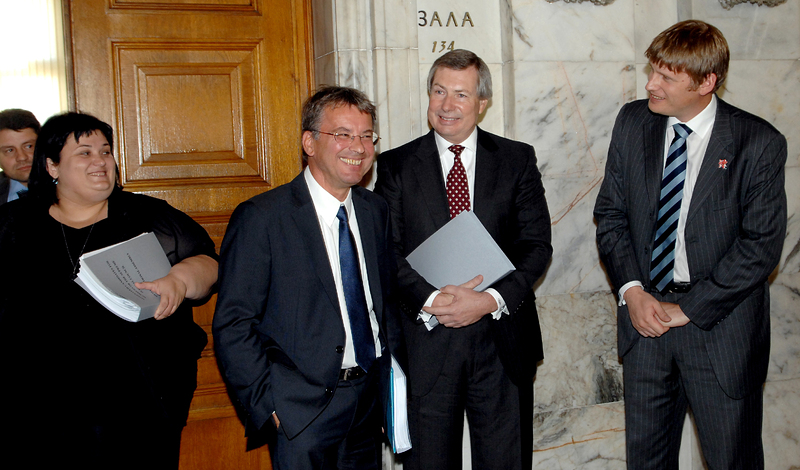 От ляво на дясно: Искра Фидосова и посланиците  Филип Отие, Джеймс Уорлик и Джонатан Алън. Снимка БГНЕС