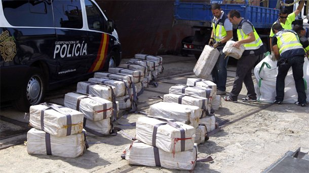 Задържаният в Испания кокаин от българския кораб, сн. БГНЕС