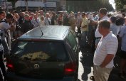 Протести срещу паркинг-стикерите в София не разколебават Фандъкова