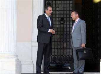 Премиерът Самарас и финансовият министър Стурнарас