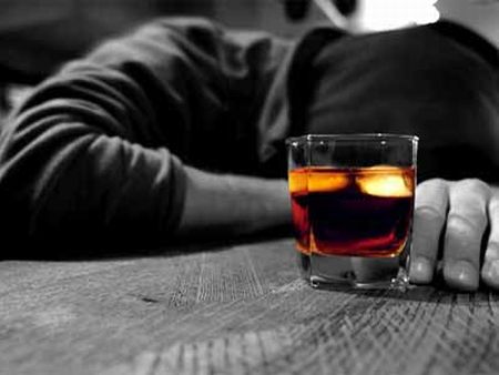 Чехия наложи сух режим след бум на отравяния с фалшив алкохол