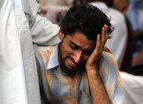 Над 300 души загинаха при два пожара във фабрики в Пакистан