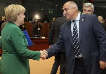 Борисов се ръкува с германския канцлер Ангела Меркел