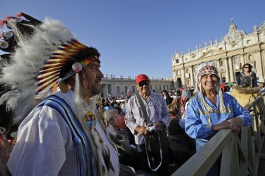 Папата обяви 7 нови светци, сред които е и първата индианска светица