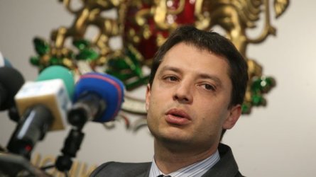 Министър Делян Добрев още не знае кои други са замесени в "конспирацията" с продължаващия строеж на АЕЦ "Белене". Сн. БГНЕС