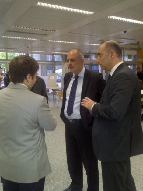 Министър Тотю Младенов на информационната трудова борса за български студенти в Лондон. 