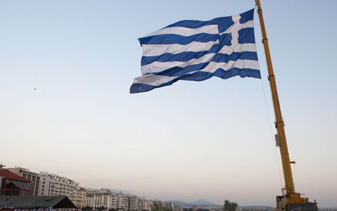 Най-голямото, вписано в Гинес, гръцко знаме се развява в Солун
