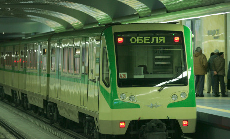 Самоубиец спря метрото в София