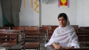 Простреляното от талибаните пакистанско момиче се изправи на крака за първи път