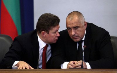 Шефът на "Газпром" Алексей Милер и Борисов си говорят след подписването на "Южен поток", сн. БГНЕС