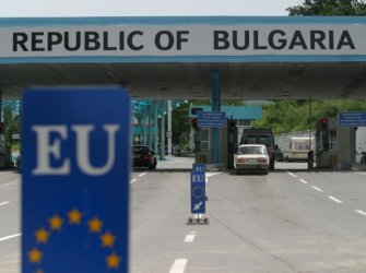 Сирийци плащат между 6000 и 8000 евро, за да влязат в България