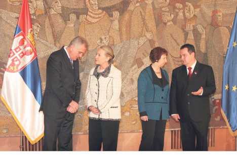 Президентът на Сърби Томислав Николич, Хилари Клинтън, Катрин Аштън и сръбският премиер Ивица Дачич
