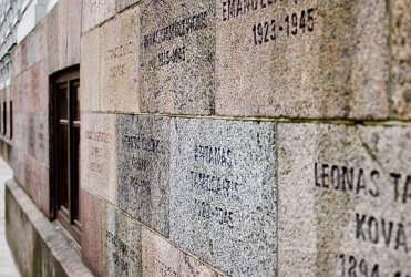 Паметни плочи на репресирани и загинали литовци по време на комунистическия режим