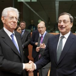 Марио Монти (вляво) и президентът на ЕЦБ Марио Драги
