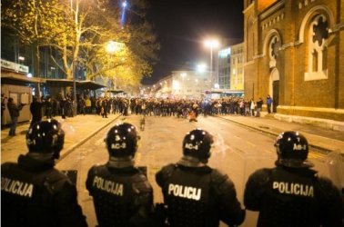 12 ранени и десетки арестувани при протест в словенския град Марибор